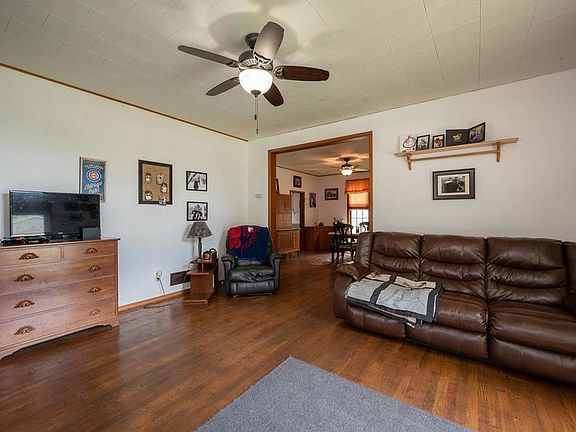 3rd image of 609 W Robinson St