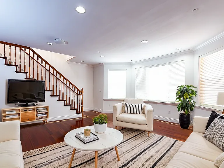 virtual furniture in the picture