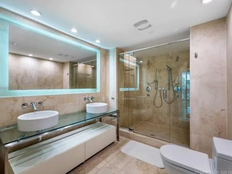 6000 Collins Ave #117 — Photo 9