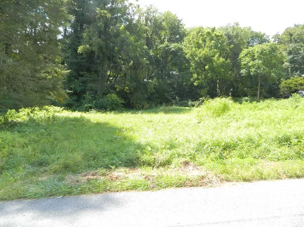 Severt St, Marion, VA 24354