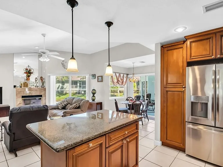 1070 S Pointe Alexis Dr — Photo 10