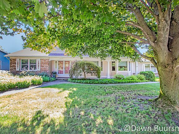 3rd image of 1874 Waterbury Dr SE