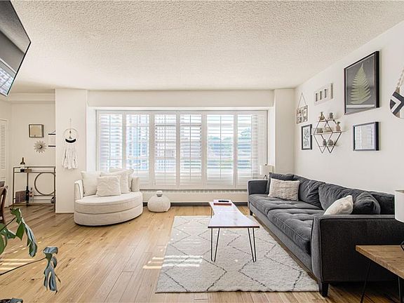 3rd image of 333 W Meyer Blvd APT 404