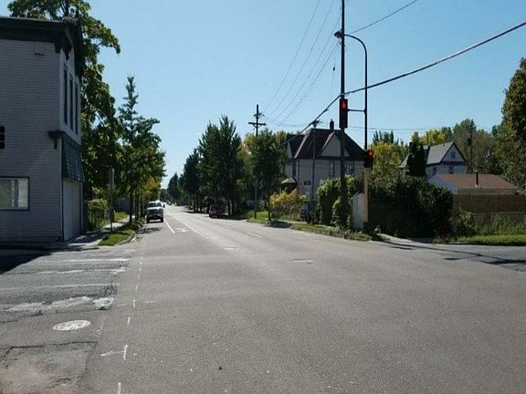 5th image of 738 Western Ave N
