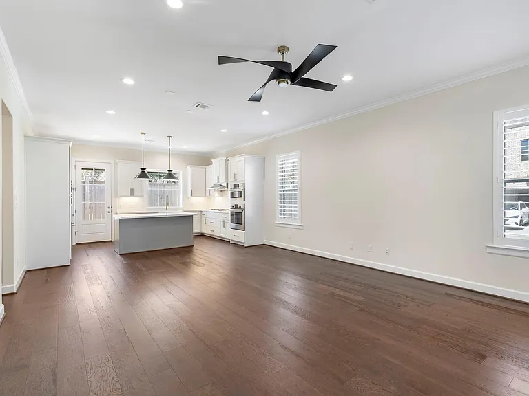 106 Magnolia Green St — Photo 4