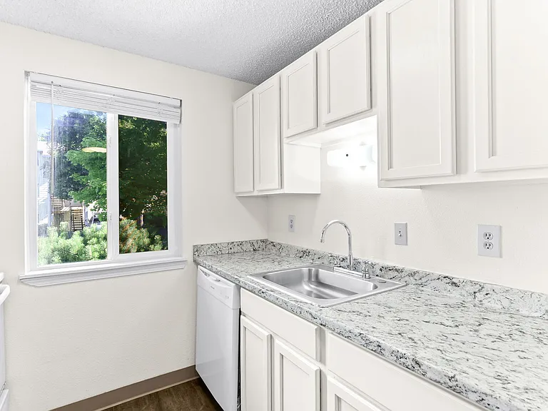 Charbern Apartments — Photo 5
