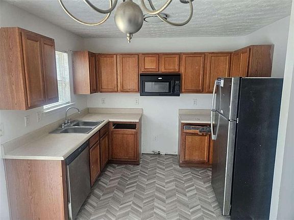 2nd image of 9432 Lakeview Rd