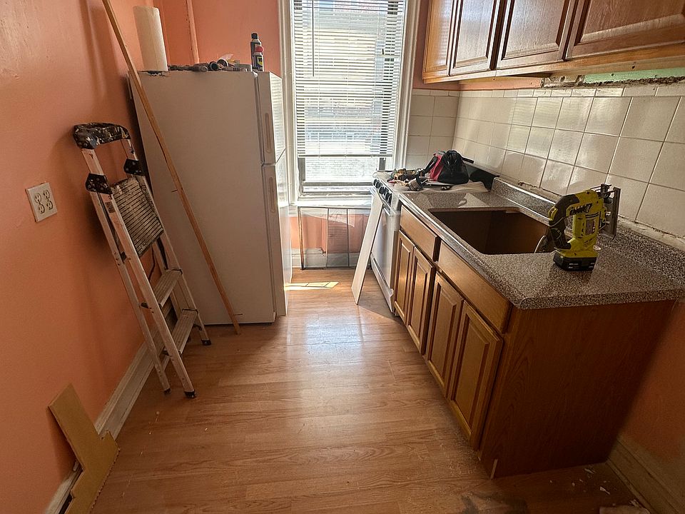 2nd image of 2233 Ocean Ave APT D5