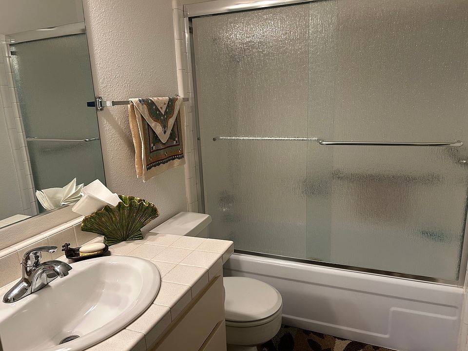 Fully furnished tenant bathroom with full shower and tub