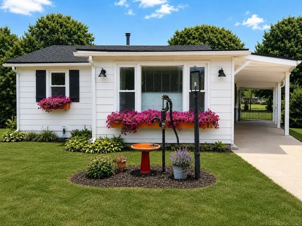 111 Oak St, Brooklyn, MI 49230