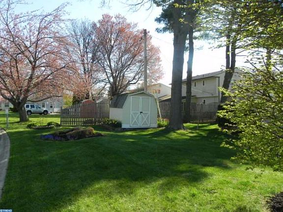 5th image of 2705 Taney Ln