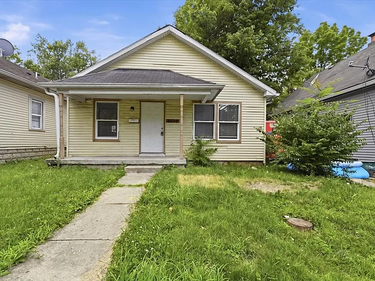 2828 N Gale St — Photo 1