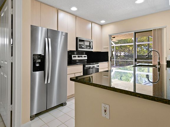 5th image of 1252 NW Sun Terrace Circle #17b