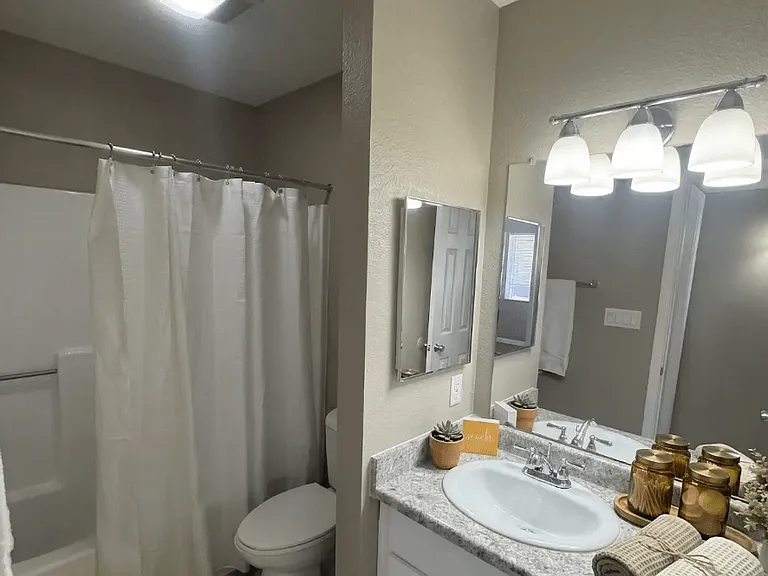 Vista Del Sol Apartments — Photo 27