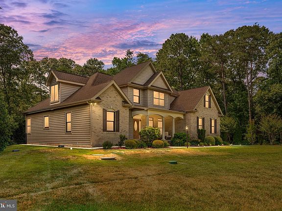 4th image of 18093 White Oak Dr