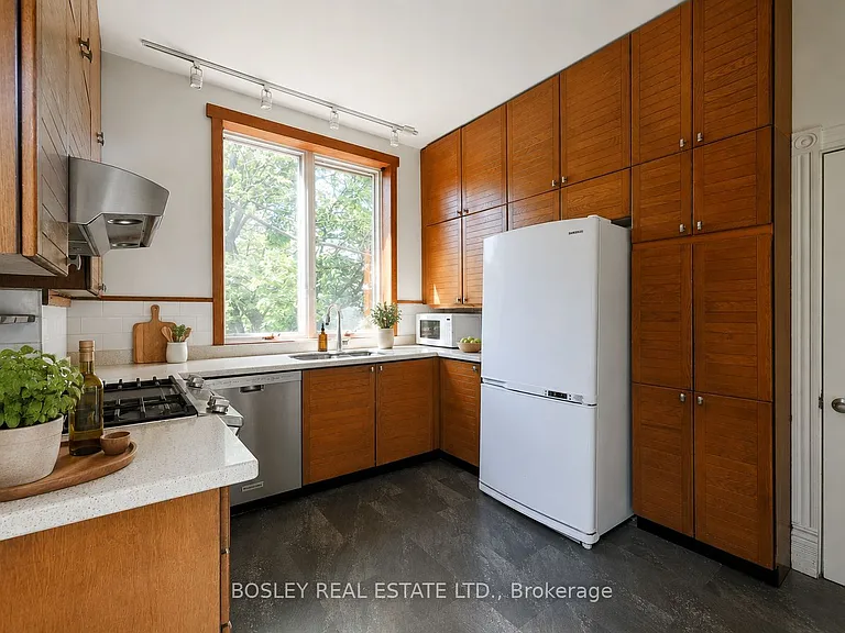 12 Meredith Cres #UPPER — Photo 7