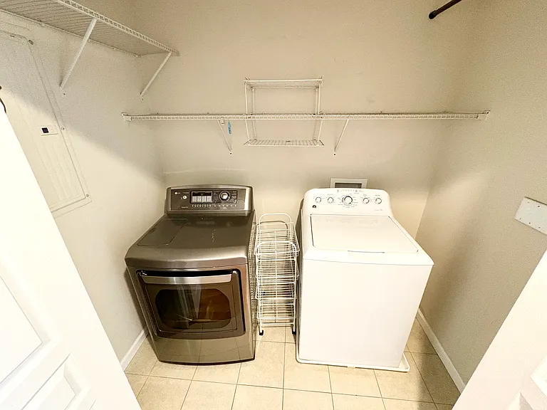 1233 Plymouth Ave — Photo 29