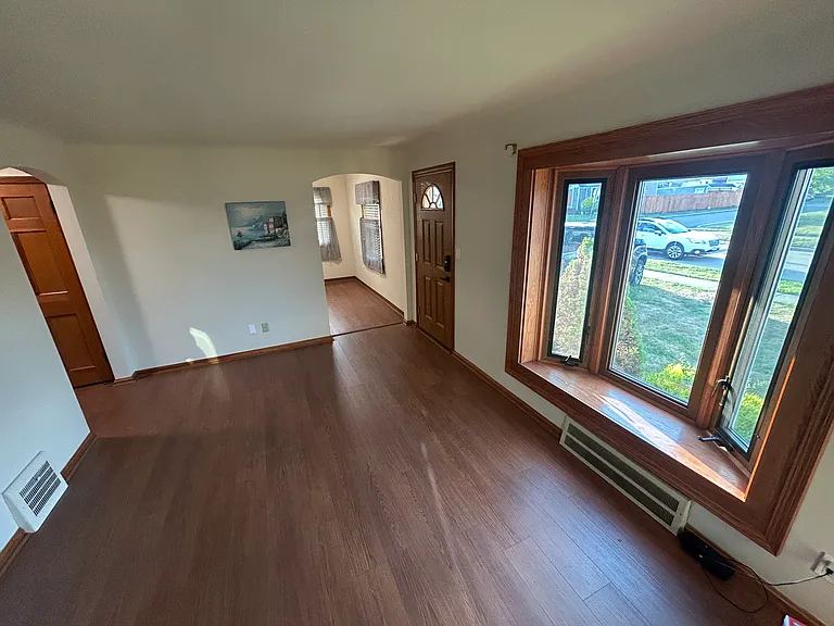 5915 Forest Ave — Photo 6