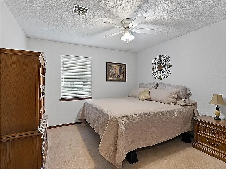 534 W Carson Dr — Photo 16
