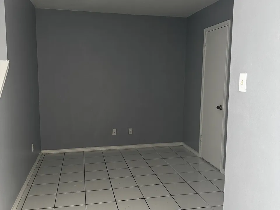 Building Photo 4