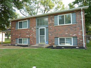 12416 Roth Hill Dr, Maryland Heights, MO 63043