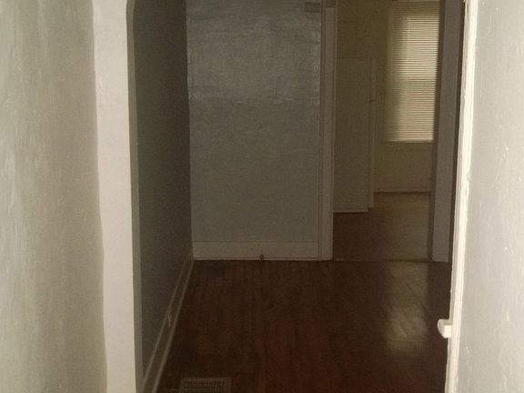 3rd image of 721 Ashland Ave #1