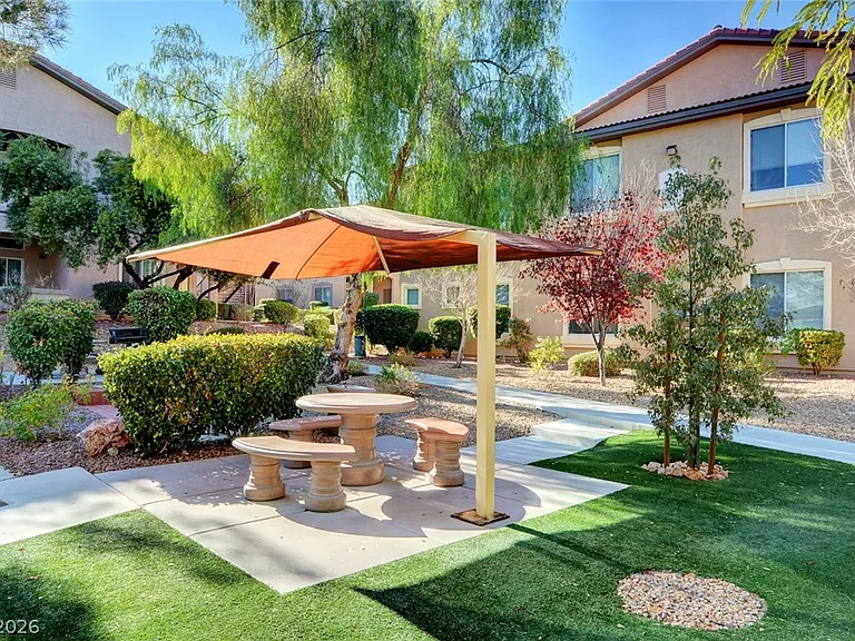 2305 W Horizon Ridge Pkwy #2423 — Photo 32