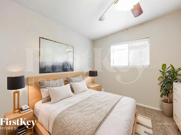 2028 W Schell Dr — Photo 15