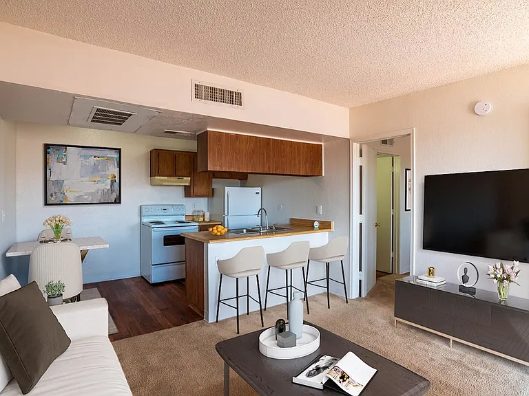 Falcon Court Apartments — Photo 15