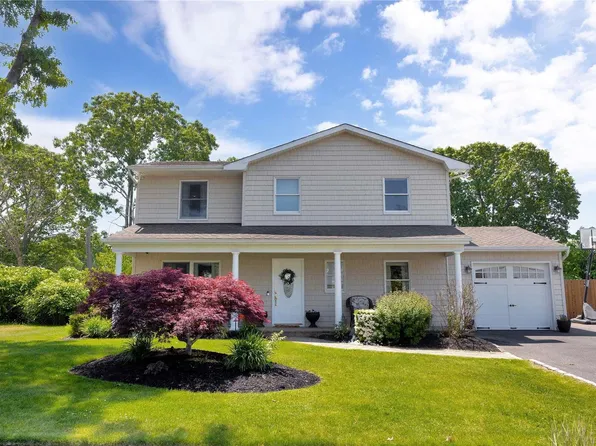 10 Saxon Road, Centereach, NY 11720