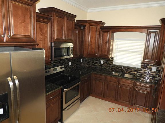 4th image of 101 SW Euler Ave
