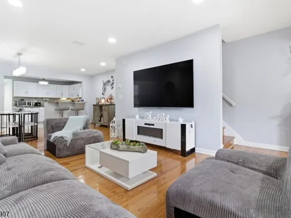 32 Cedar Ave, Elizabeth City, NJ 07202