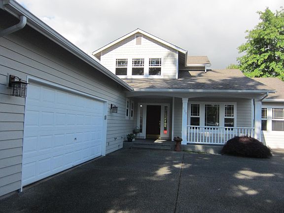 3rd image of 881 Cherry Ave NE