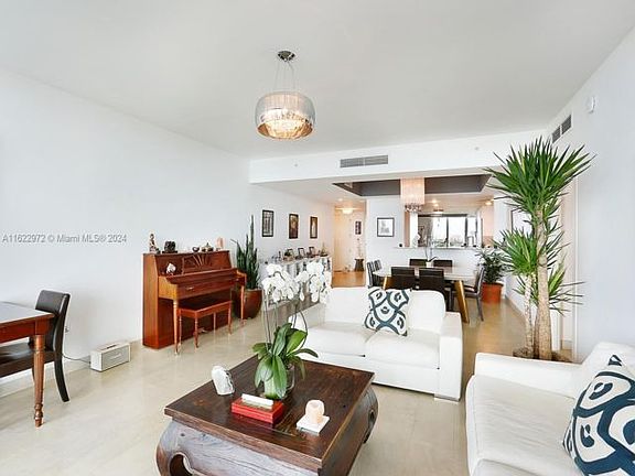 2nd image of 2627 Bayshore Dr #1204