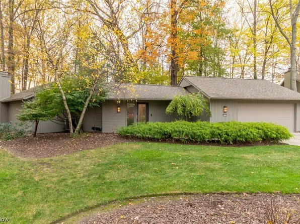 10762 Oak Branch Trl, Strongsville, OH 44149