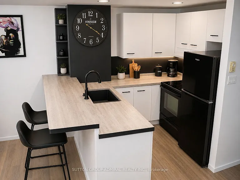 177 Logan Ave #UPPER — Photo 2
