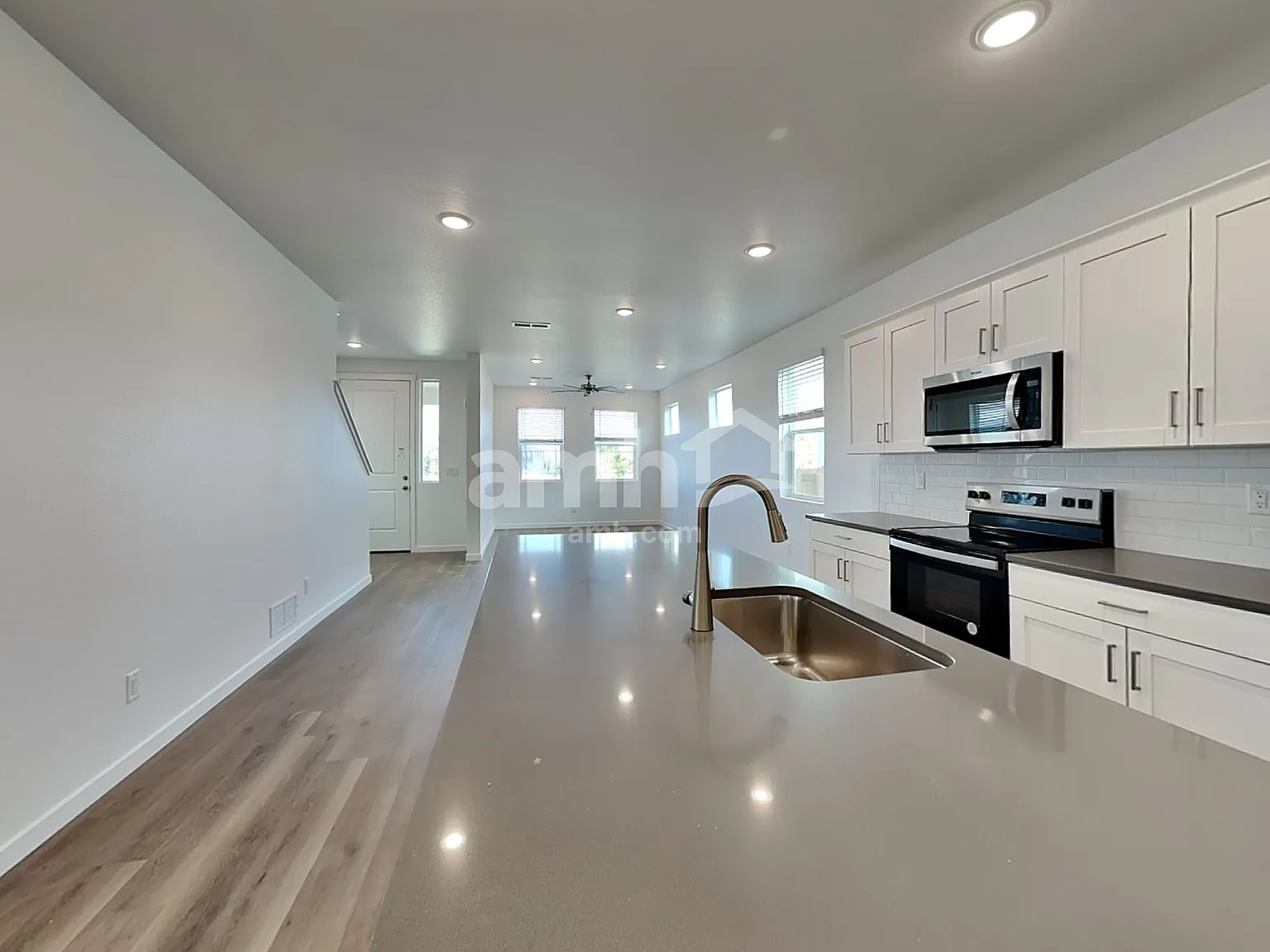 3 bed, 2.5 bath, 1730 sqft, $2,730 — Photo 4
