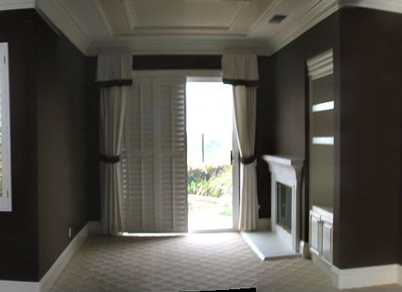 Master Bedroom w/Sitting Area 