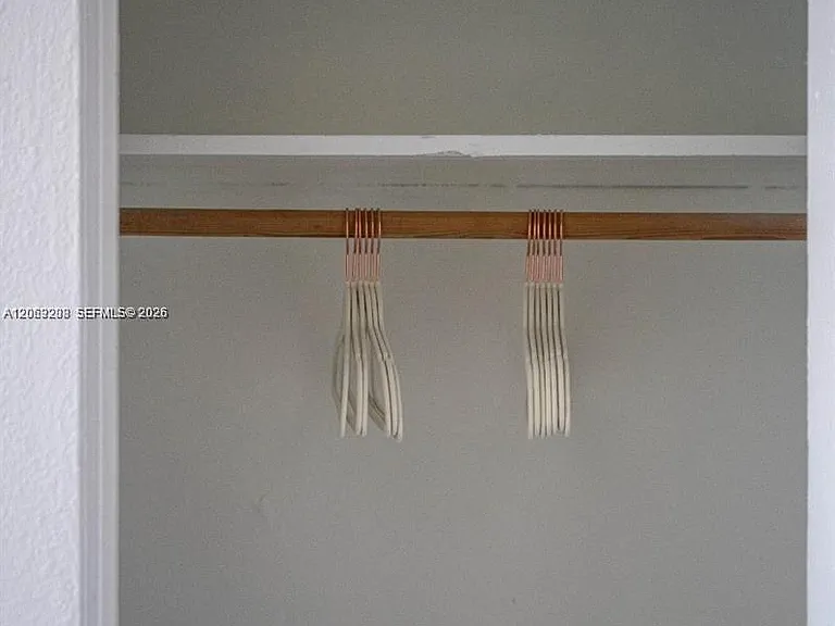 301 SW 10th Ave #7 — Photo 12
