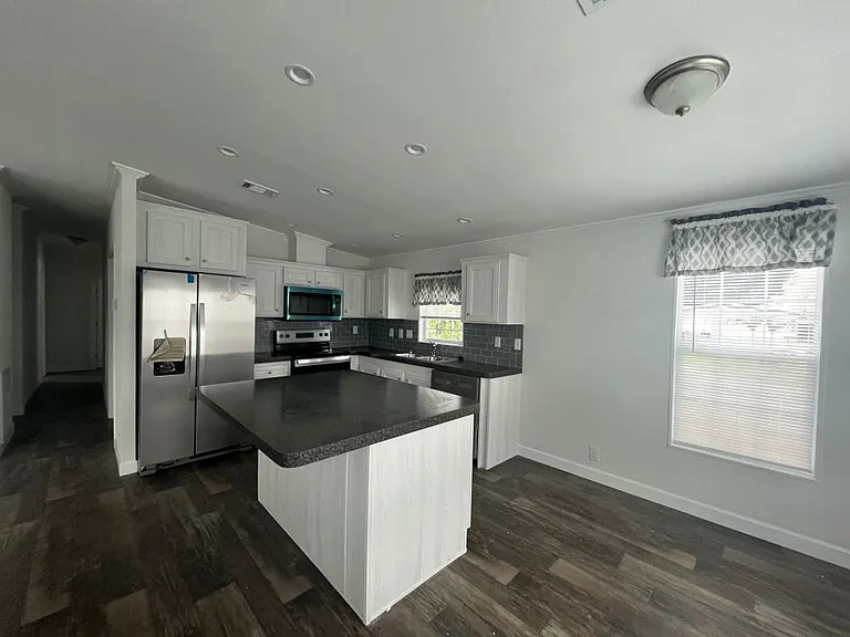 587 Leopard Ln #587 — Photo 2