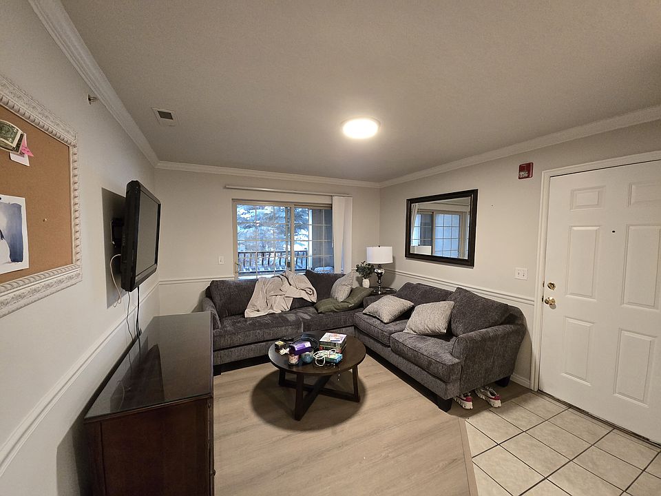 1st image of 583 N University Ave APT 214