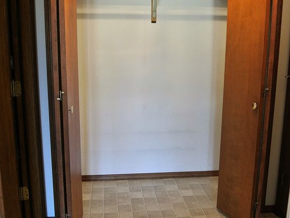 5th image of 602 Carol Ct #D2