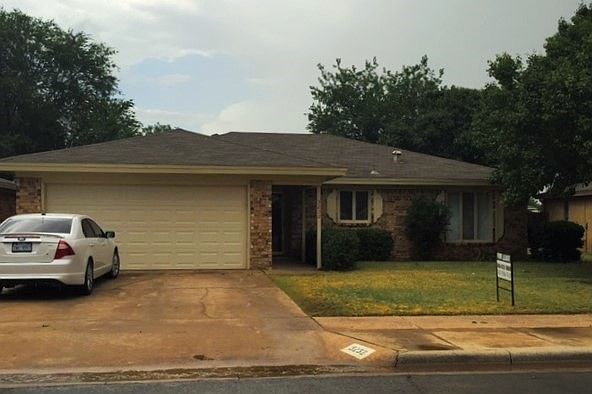 Front View of 3232 87th