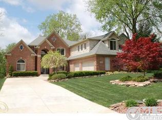 1347 Forest Bay Dr, Waterford, MI 48328