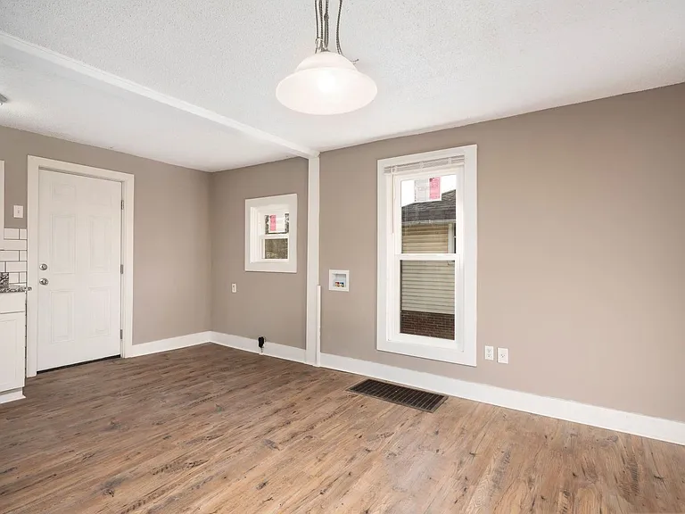 1012 Coulter St — Photo 8
