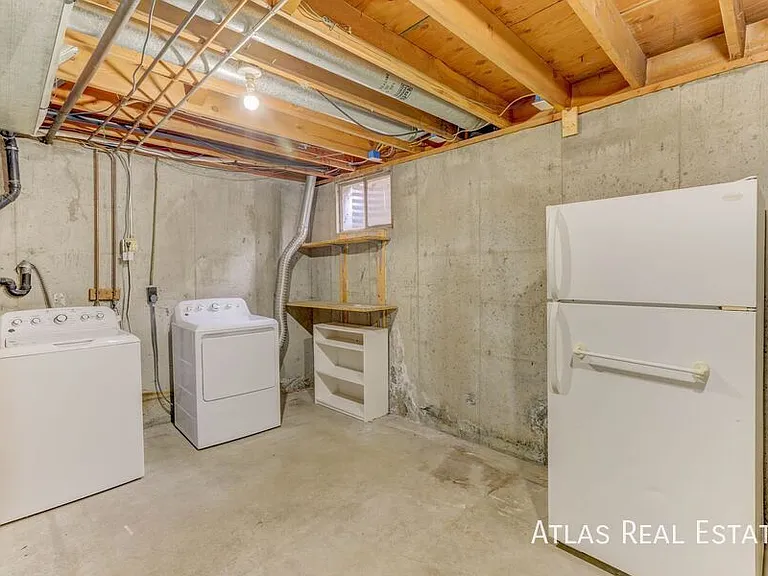 2565 Iris St — Photo 26