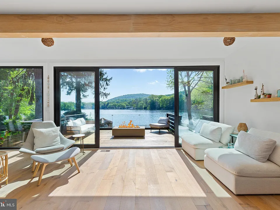101 Lakeshore Dr