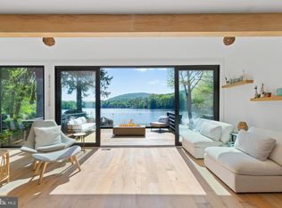 101 Lakeshore Dr, Oakland, NJ 07436