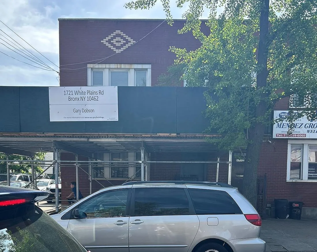 1721 White Plains Road photo 1