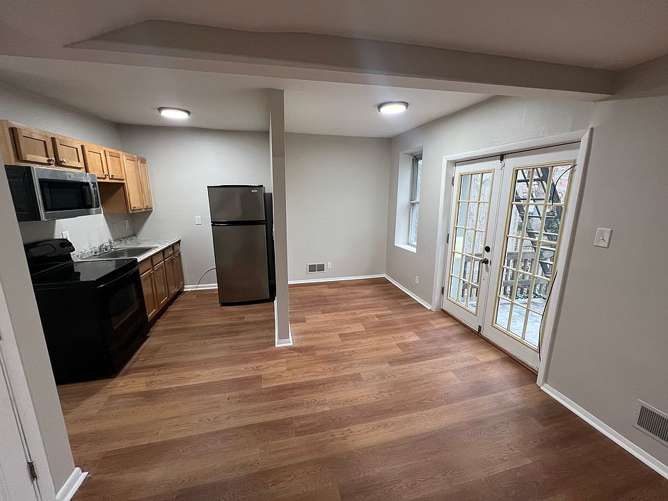 1st image of 823 N Jackson St APT 2